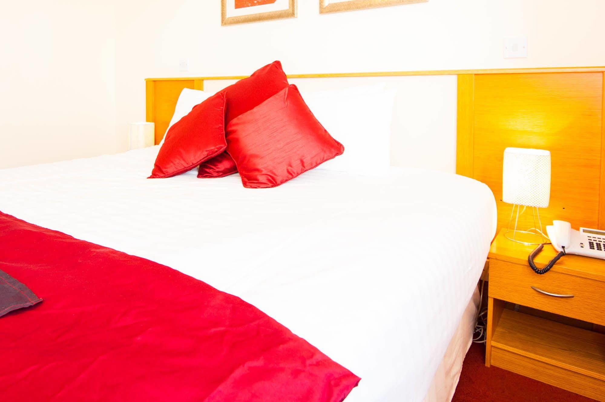 The Arches Hotel Claregalway Bagian luar foto