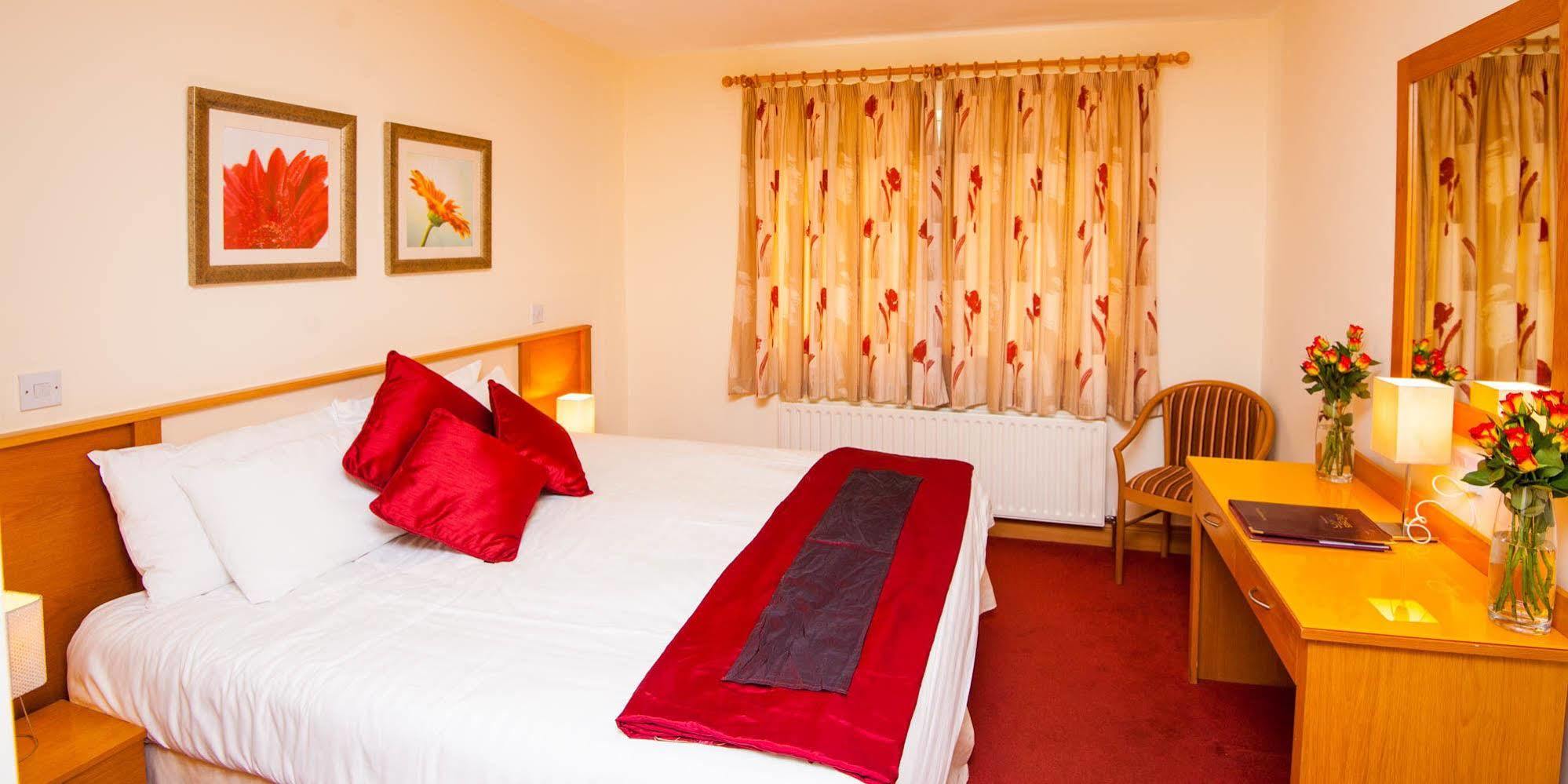 The Arches Hotel Claregalway Bagian luar foto